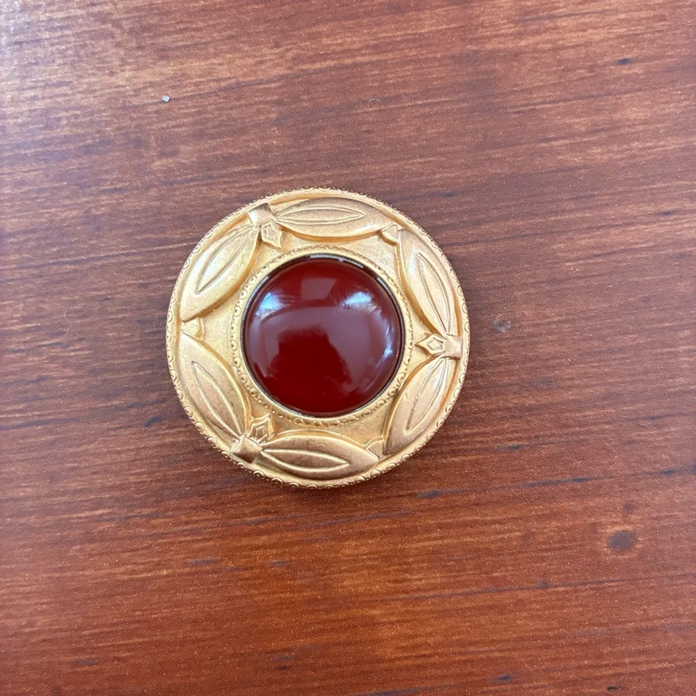 MONET Smithsonian Egyptian Revival Gold Tone Faux Carnelian Cabochon Brooch Pin